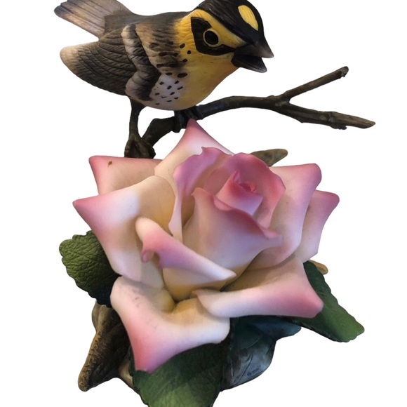 Vintage Goldfinch with pink rose Porcelain figurine - Picture 4 of 9